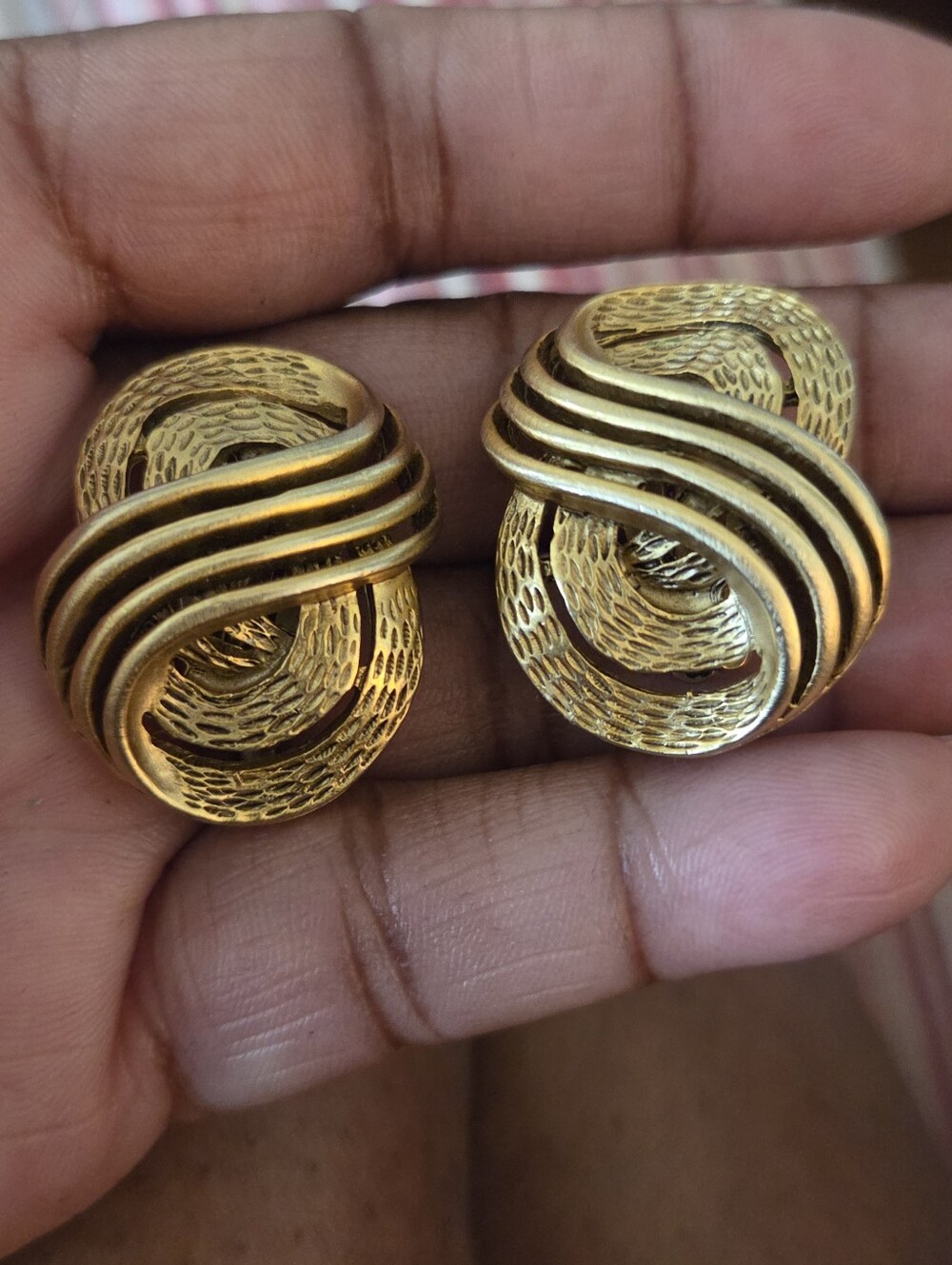 Oscar De La Renta Clipon EARRINGS